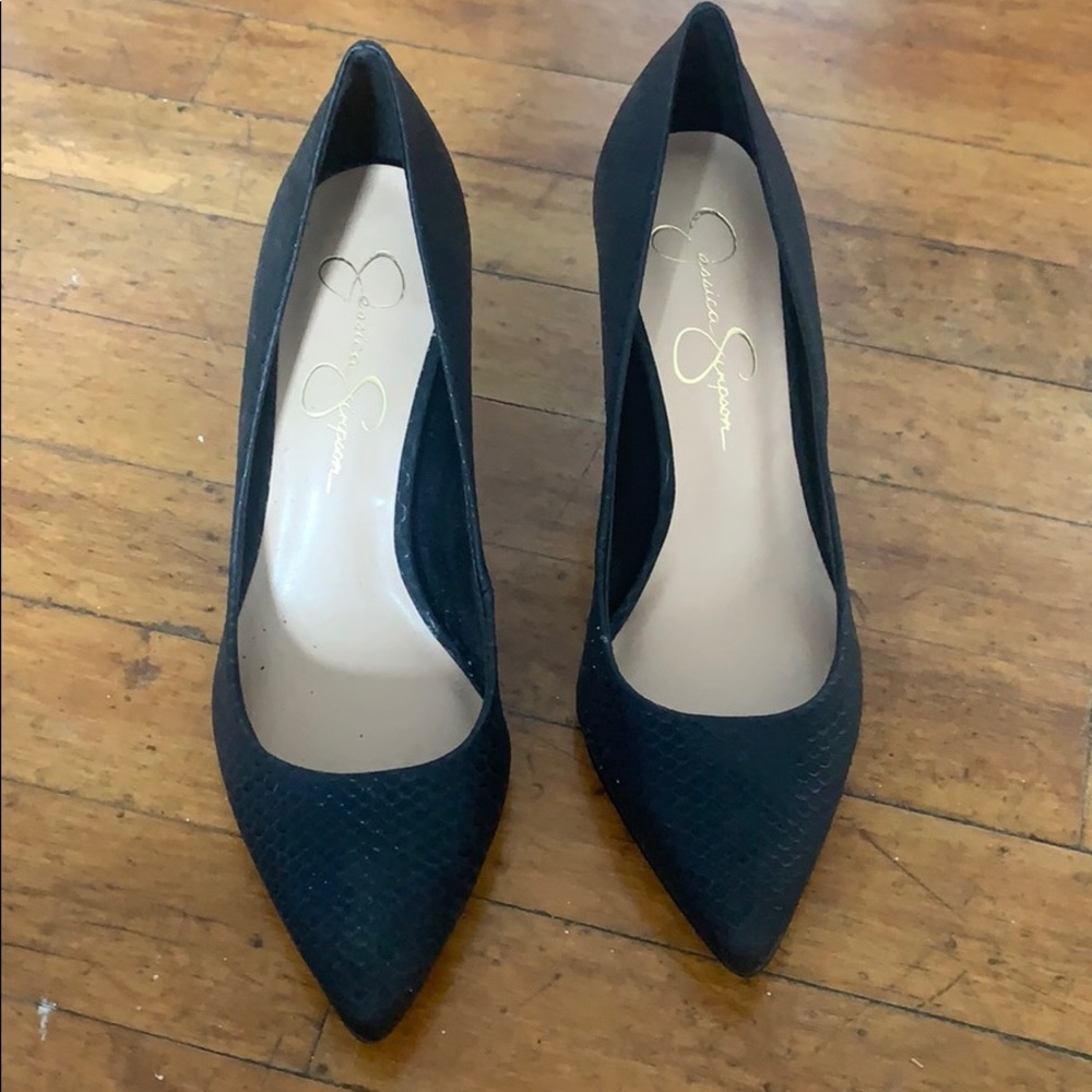 Black Jessica Simpson size 7 pumps